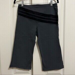 Lululemon Women’s reversible retro rainbow crop leggings - size 8